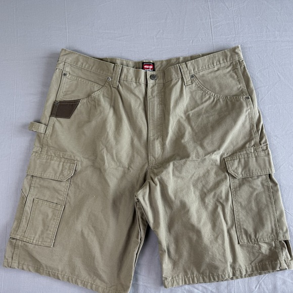 Wrangler Workwear Cargo Shorts Mens 42 Khaki Utility Carpenter‎ Ripstop Pockets - Picture 1 of 16